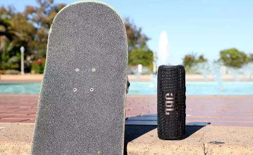 JBL Flip 6 Portable Waterproof Bluetooth Speaker – 12 hrs Playtime, IP67, PartyBoost - Price In Oman Muscat