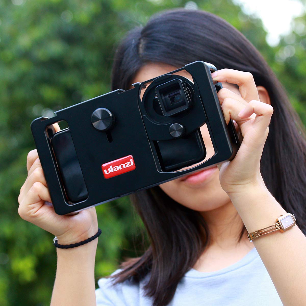 Ulanzi 1.33X 17 mm Anamorphic Lens for Smartphones – Cinematic Mobile Video with 2.40:1 Flare - Price In Oman