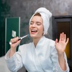 Porodo Lifestyle Electric Toothbrush PD-LFST094 – 5 Cleaning Modes, 500mAh Battery, Type-C Charging, 2 Replacement Heads, IPX7 Waterproof, - Image 4