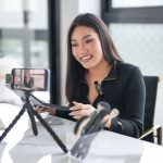 Porodo Wireless Collar Double Microphone with Charging Case – Dual Compatibility - Best Price In Muscat Oman - Image 3