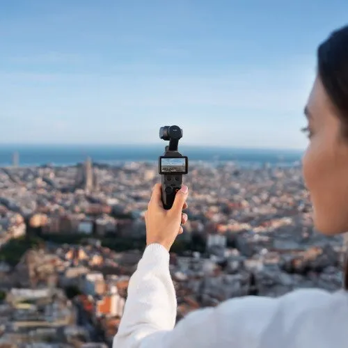 DJI Pocket 4 Creator Combo in Oman – Premium 4K Gimbal Camera Bundle - Image 4